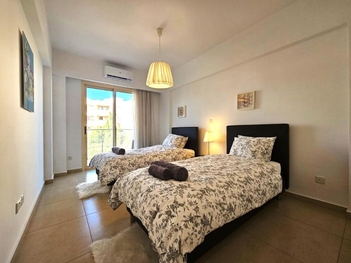 Elysia Park Apartments Paphos Extérieur photo