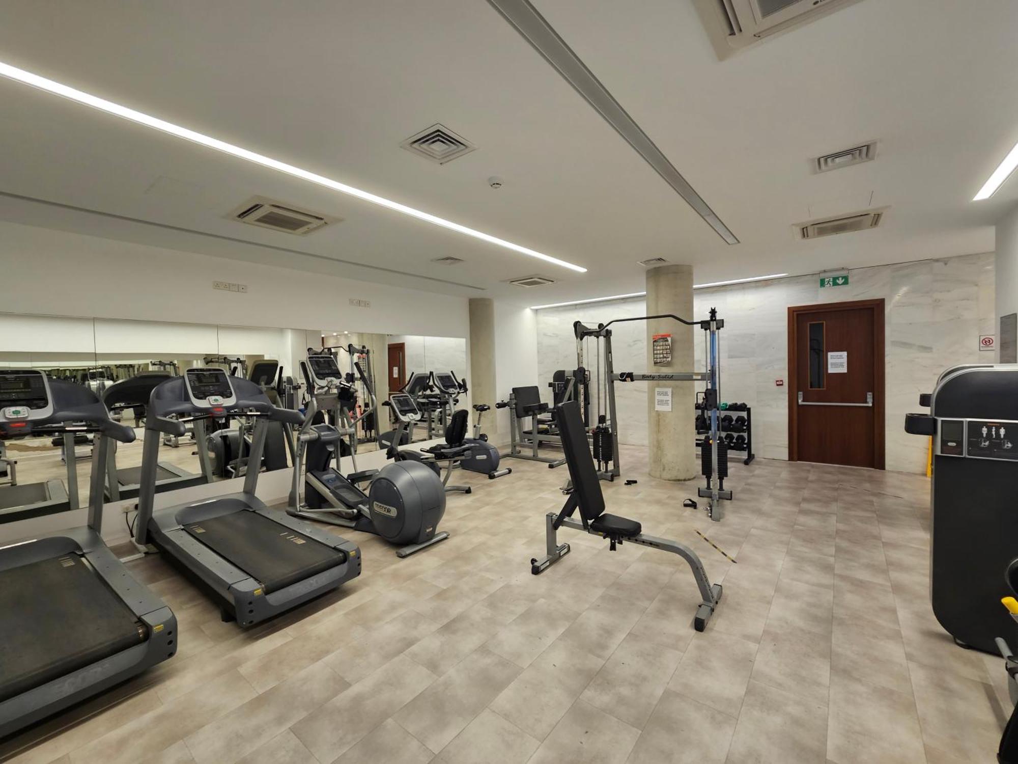 Elysia Park Apartments Paphos Extérieur photo