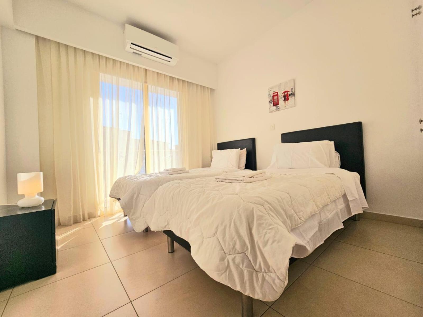 Elysia Park Apartments Paphos Chambre photo