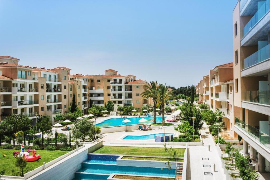 Elysia Park Apartments Paphos Extérieur photo