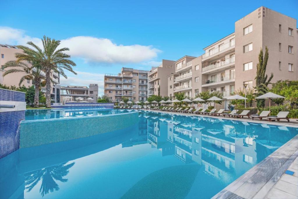 Elysia Park Apartments Paphos Extérieur photo